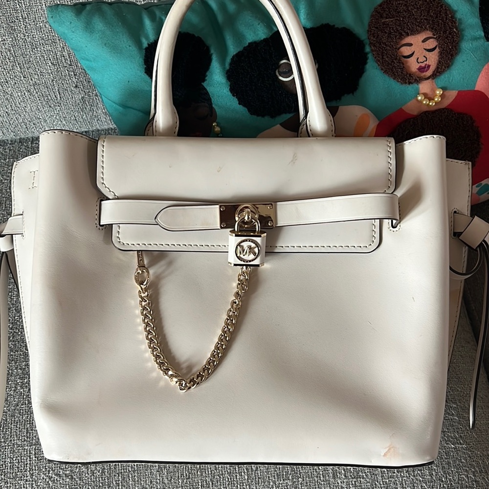 White/beige Mk purse